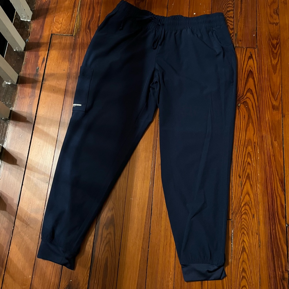 Theory 4-Pocket Mid-Rise Jogger Scrub Pant